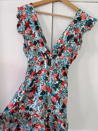 Vestido corto de verano con estampado multicolor