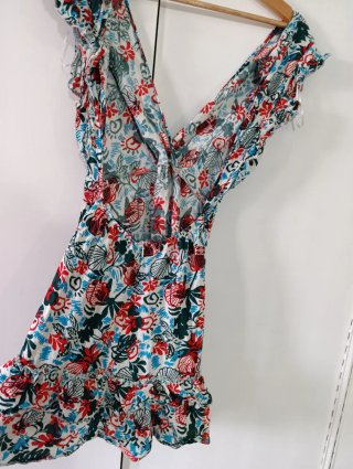 Vestido corto de verano con estampado multicolor