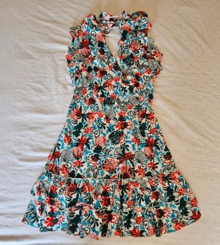 Vestido corto de verano con estampado multicolor