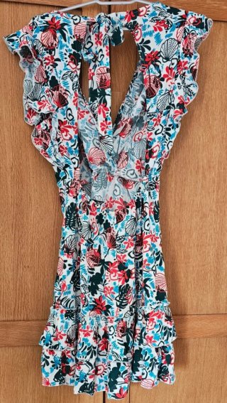 Vestido corto de verano con estampado multicolor