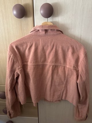 Chaqueta crop pana Stradivarius rosa
