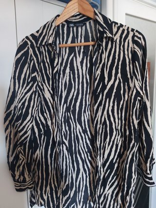 Varias camisas 6 euros cada una, pantalón 8