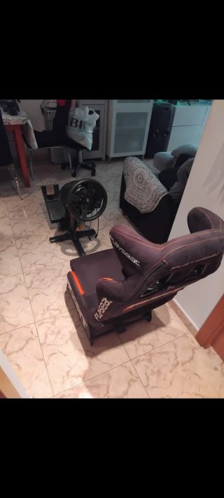 Playseat Evolution DiRT + Logitech G29