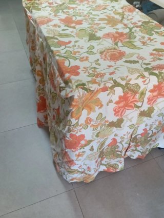 Faldón y tapete para mesa floral
