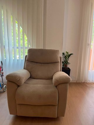 Sofá reclinable y sillón mecedora
