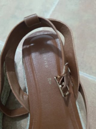 Sandalias plataforma Reserved marrones talla 39.