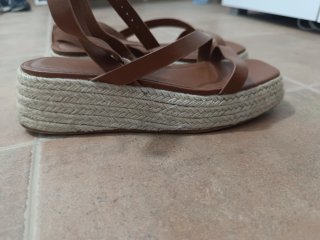 Sandalias plataforma Reserved marrones talla 39.