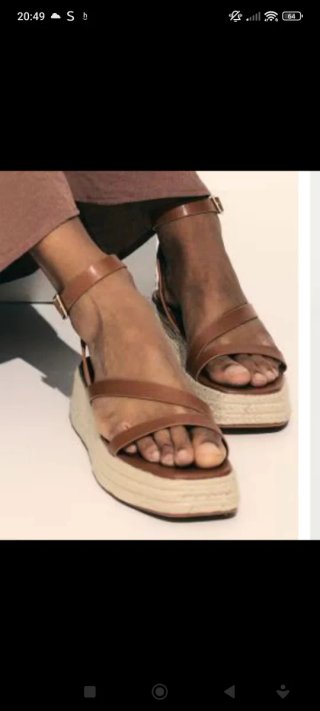 Sandalias plataforma Reserved marrones talla 39.