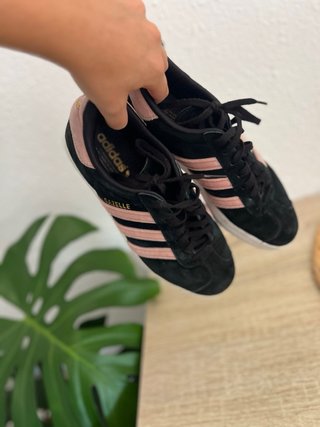 Adidas Gazelle Negras y Rosas