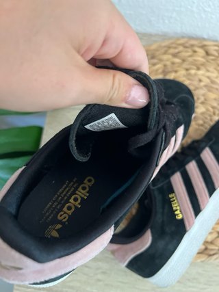 Adidas Gazelle Negras y Rosas