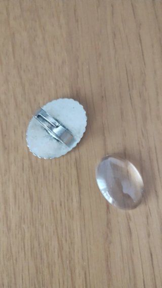 Colgante y anillo plata y marrón