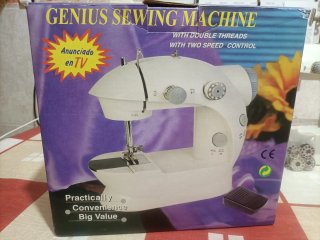 Máquina de coser con pedal.