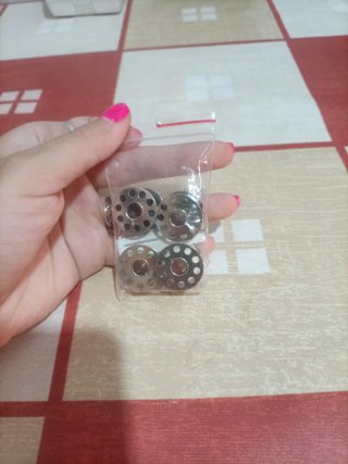 Máquina de coser con pedal.