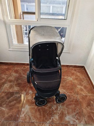 Cochecito de bebé gris