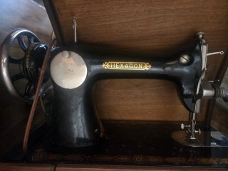 Máquina de coser Singer con mueble