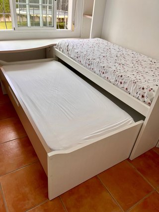 Dormitorio juvenil madera maciza impecable.