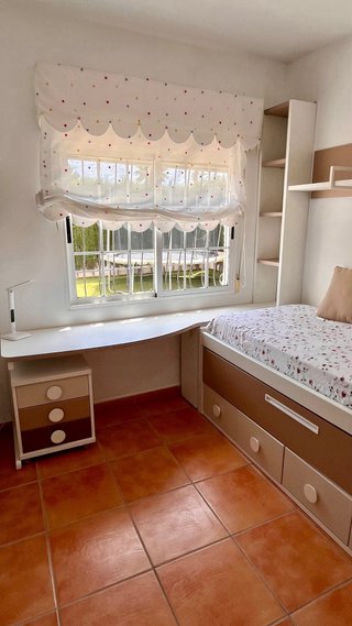 Dormitorio juvenil madera maciza impecable.