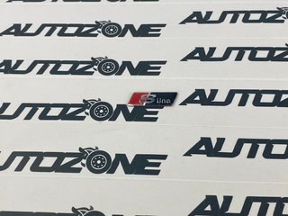 Emblema adhesivo S Line negro para volante de Audi