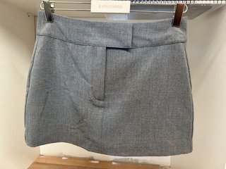 Falda corta gris,  Talla XS Una sola vez puesta