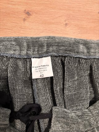 Pantalón saragüell gris con blanco