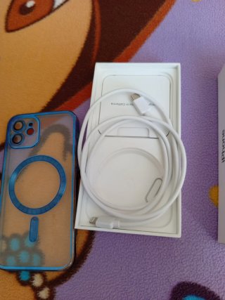 Caja iPhone + Cargador + Carcasa Azul