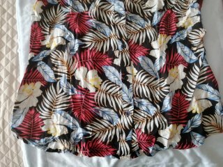 Blusa Koroshi sin mangas estampado tropical