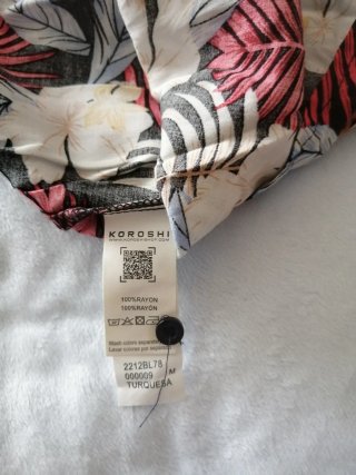 Blusa Koroshi sin mangas estampado tropical