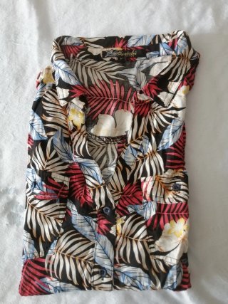 Blusa Koroshi sin mangas estampado tropical