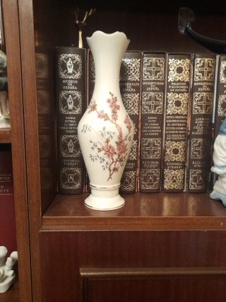 Jarrón de porcelana con flores
