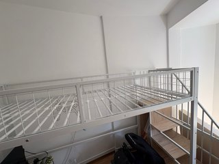 Cama alta y colchón de 90x200