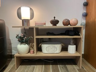 Mueble auxiliar efecto roble.