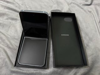 Samsung Galaxy Z Flip 6 256GB  Bateria 99%