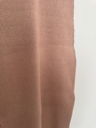 Vestido de tirantes nude