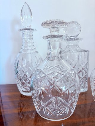 Juego de 4 licoreras antiguas de cristal tallado