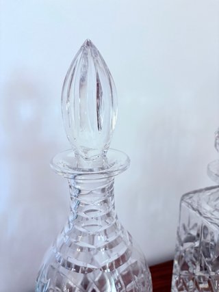 Juego de 4 licoreras antiguas de cristal tallado