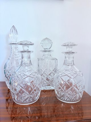 Juego de 4 licoreras antiguas de cristal tallado