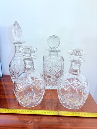 Juego de 4 licoreras antiguas de cristal tallado