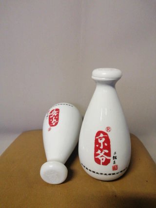 Bottiglie Sake con Maschere Cinesi