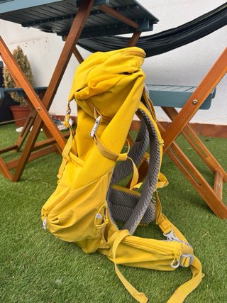 Mochila Quechua 20L Amarilla