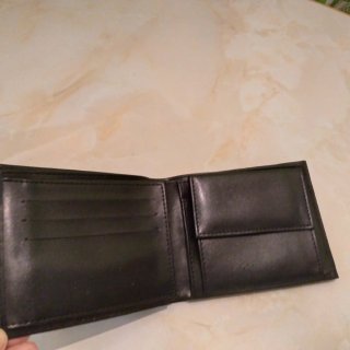 Portafoglio nero da uomo, nuovo.