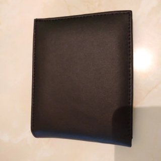 Portafoglio nero da uomo, nuovo.