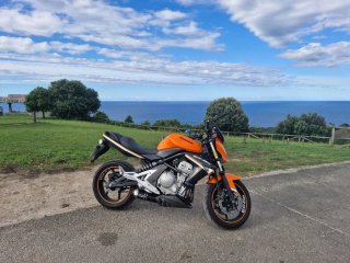 Kawasaki ER-6n Naranja y Negra