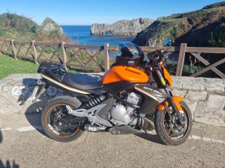 Kawasaki ER-6n Naranja y Negra