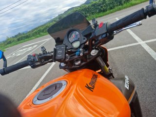 Kawasaki ER-6n Naranja y Negra
