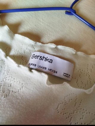 Top Bershka asimétrico verde menta - Talla XS