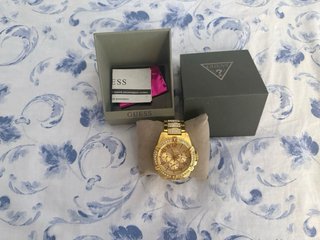 Reloj Guess Dorado con Diamantes