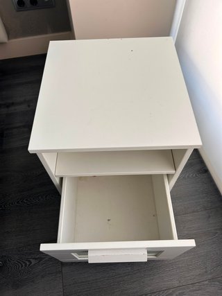 Mesilla de noche IKEA blanca cajón y balda