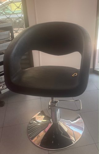 Se vende como nueva silla para peluqueria