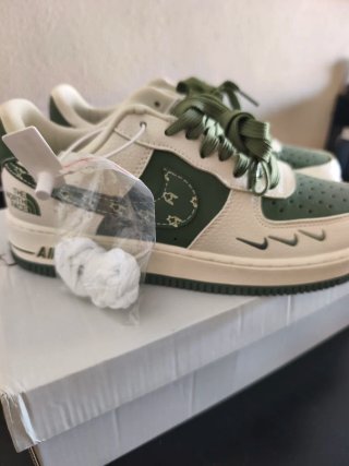Zapatillas Verdes y Blancas