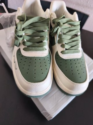 Zapatillas Verdes y Blancas